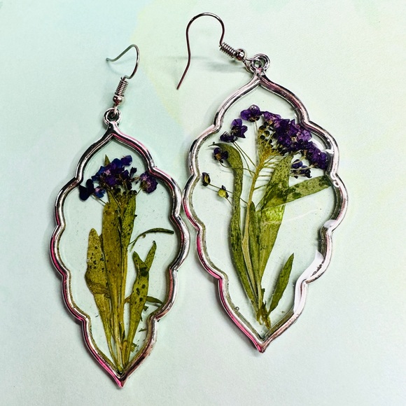 Handmade Real Pressed Purple Flower Resin Earrings - Picture 2 of 6